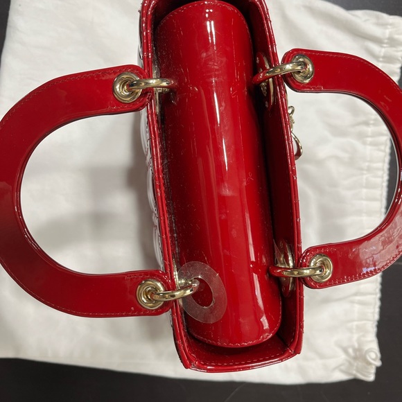 DIOR - Lady Dior medium in red patent - Picture 12 of 13